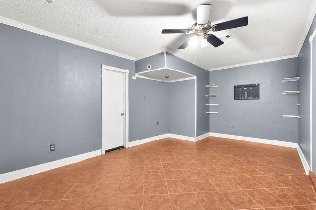 10014 Carlow Lane, La Porte, TX 77571