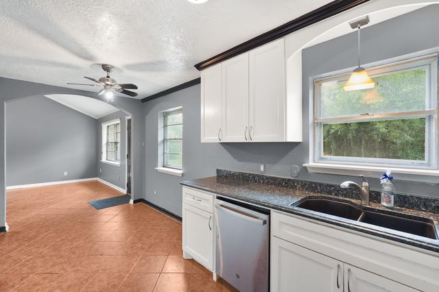 10014 Carlow Lane, La Porte, TX 77571