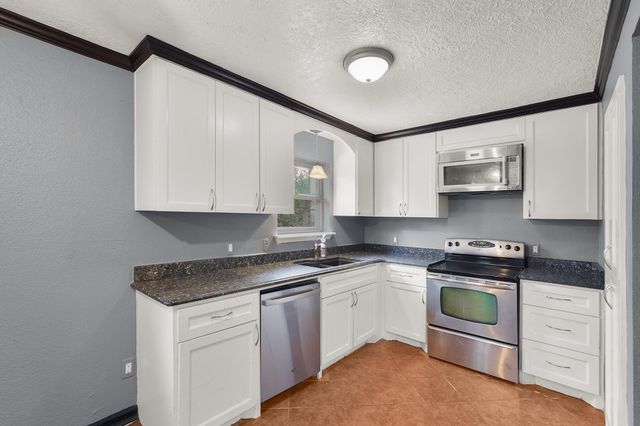 10014 Carlow Lane, La Porte, TX 77571