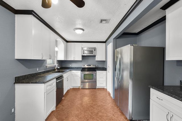 10014 Carlow Lane, La Porte, TX 77571