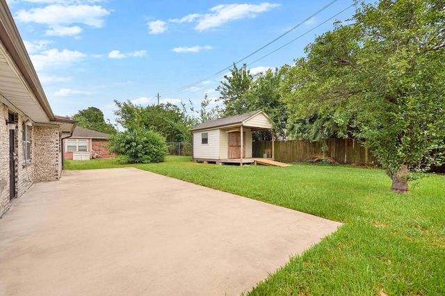 10014 Carlow Lane, La Porte, TX 77571