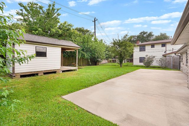 10014 Carlow Lane, La Porte, TX 77571