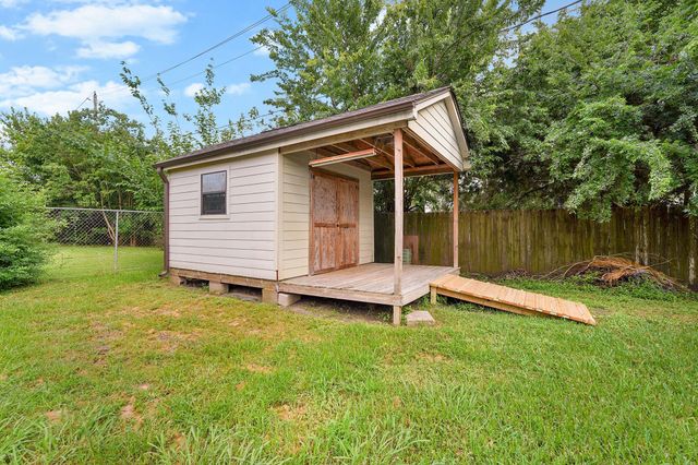 10014 Carlow Lane, La Porte, TX 77571