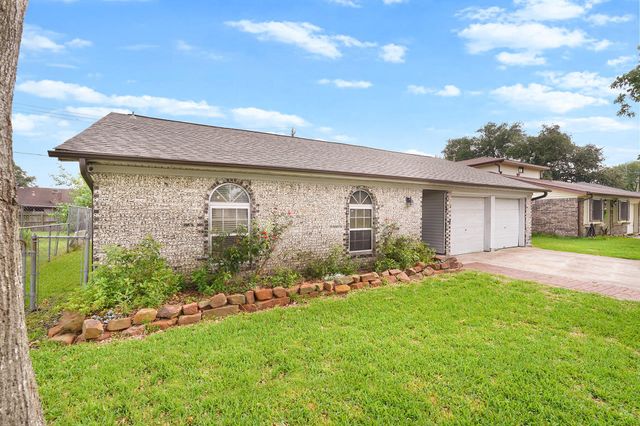 10014 Carlow Lane, La Porte, TX 77571