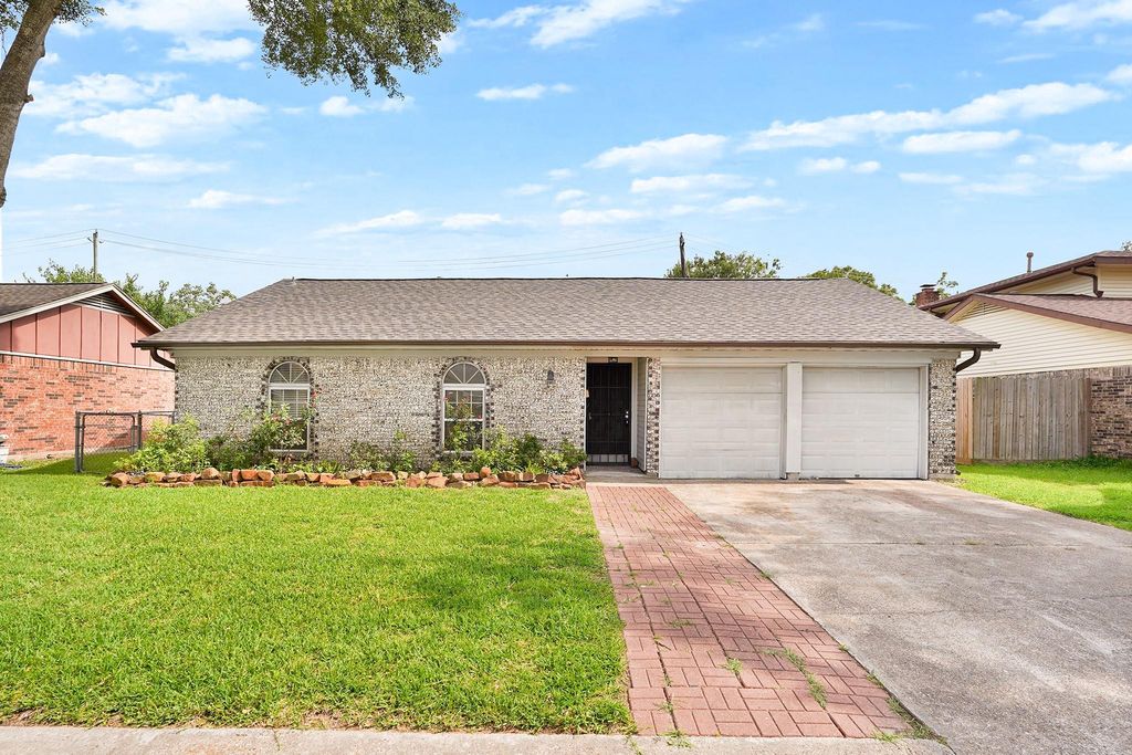10014 Carlow Lane, La Porte, TX 77571