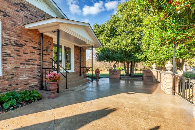 104 Glendale Rd, Loretto, TN 38469