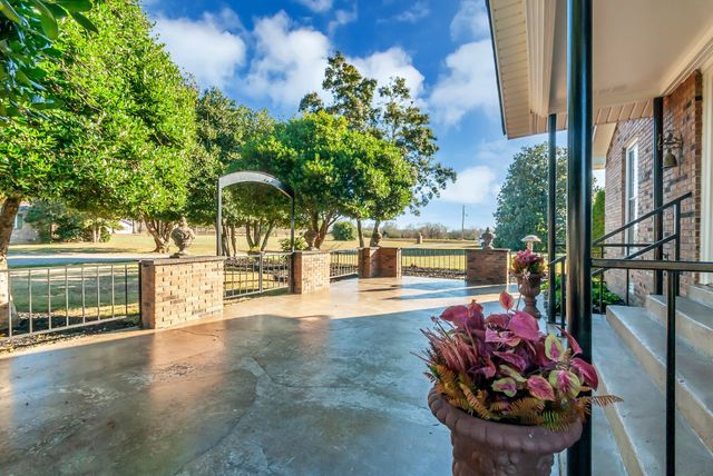 104 Glendale Rd, Loretto, TN 38469