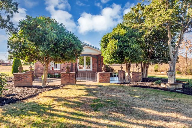 104 Glendale Rd, Loretto, TN 38469