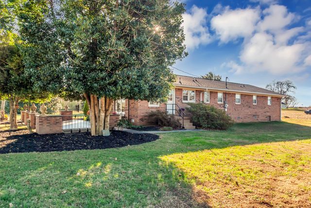 104 Glendale Rd, Loretto, TN 38469