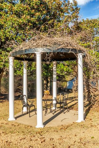 104 Glendale Rd, Loretto, TN 38469