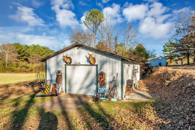 104 Glendale Rd, Loretto, TN 38469
