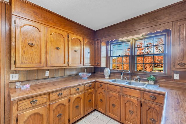 104 Glendale Rd, Loretto, TN 38469