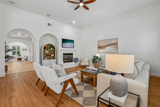 1921 Eagle Glen Dr, Roseville, CA 95661