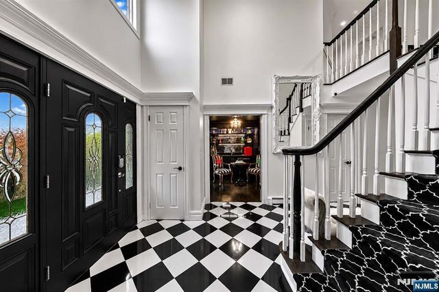 5 Gates Place, Wayne, NJ 07470