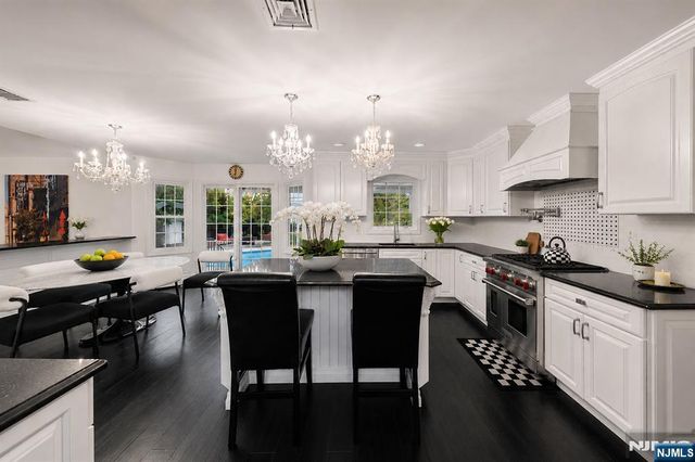 5 Gates Place, Wayne, NJ 07470