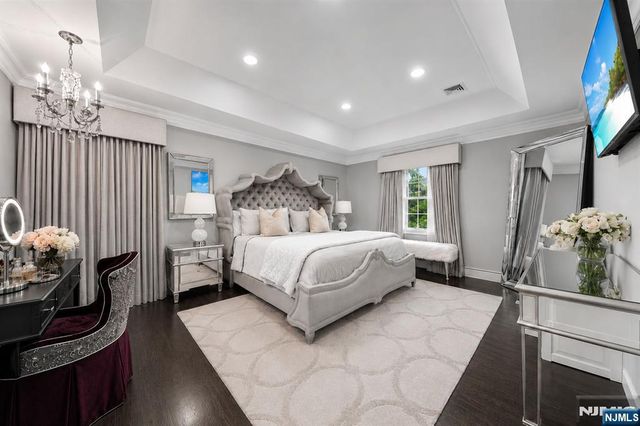 5 Gates Place, Wayne, NJ 07470