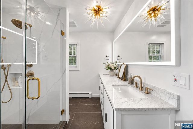 5 Gates Place, Wayne, NJ 07470