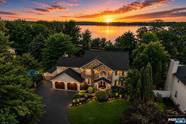5 Gates Place, Wayne, NJ 07470