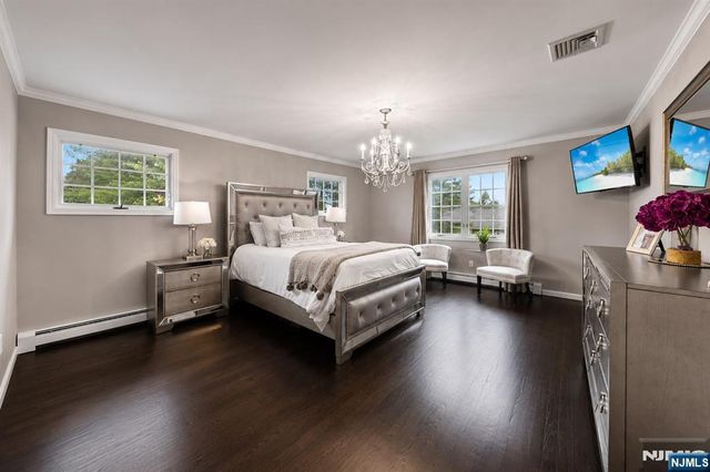 5 Gates Place, Wayne, NJ 07470