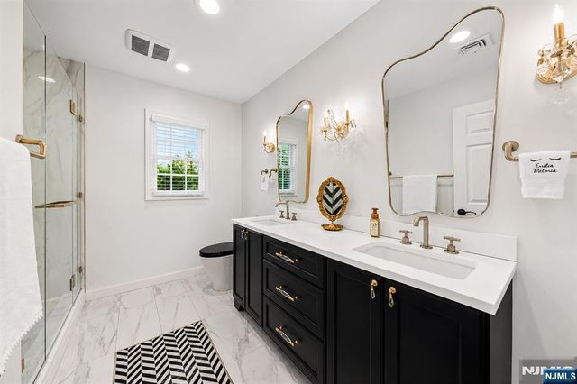 5 Gates Place, Wayne, NJ 07470