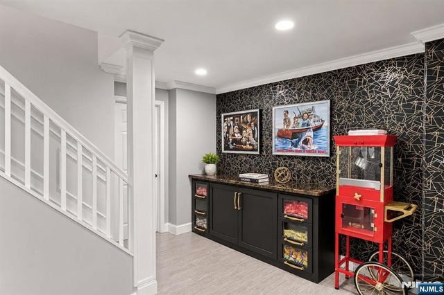 5 Gates Place, Wayne, NJ 07470