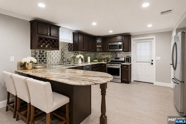 5 Gates Place, Wayne, NJ 07470