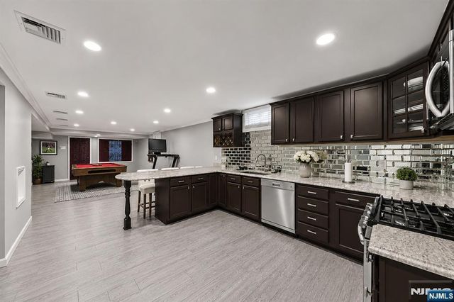 5 Gates Place, Wayne, NJ 07470