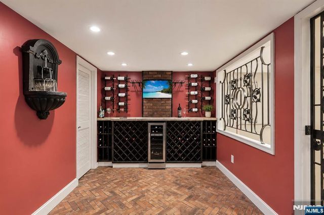 5 Gates Place, Wayne, NJ 07470