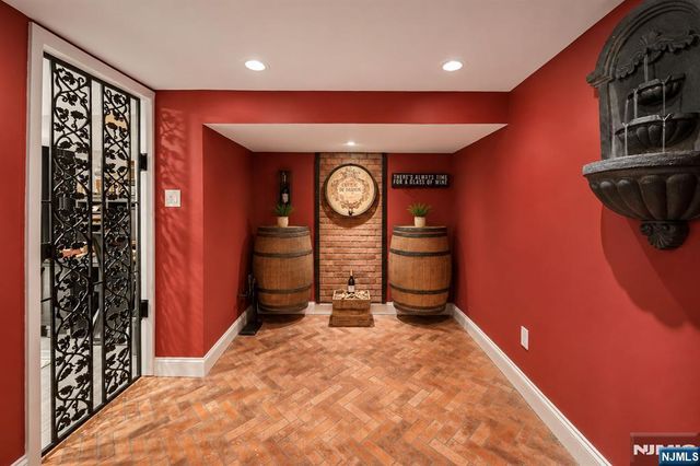 5 Gates Place, Wayne, NJ 07470