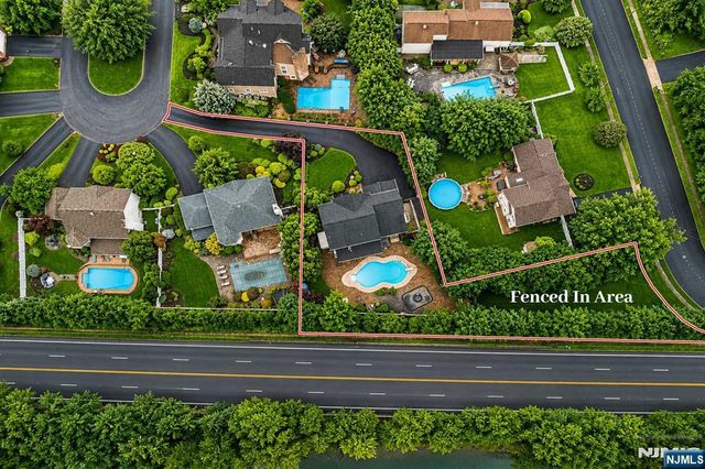 5 Gates Place, Wayne, NJ 07470