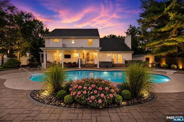 5 Gates Place, Wayne, NJ 07470