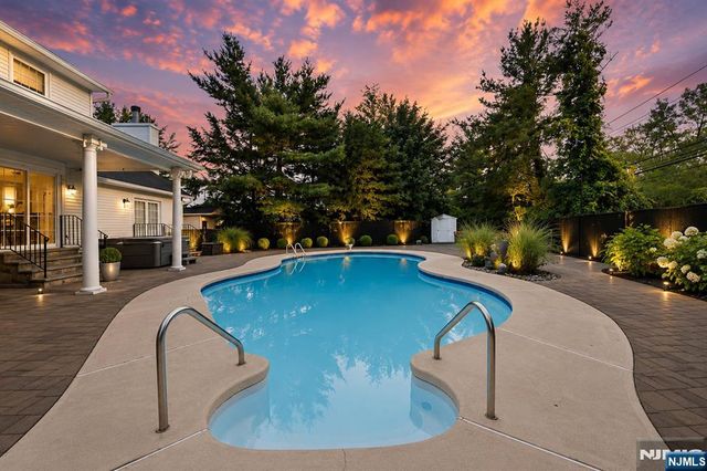 5 Gates Place, Wayne, NJ 07470