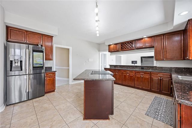 1207 Masters ROW, Chesapeake, VA 23320