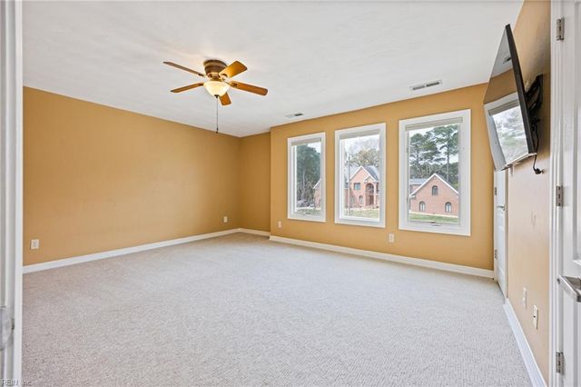 1207 Masters ROW, Chesapeake, VA 23320