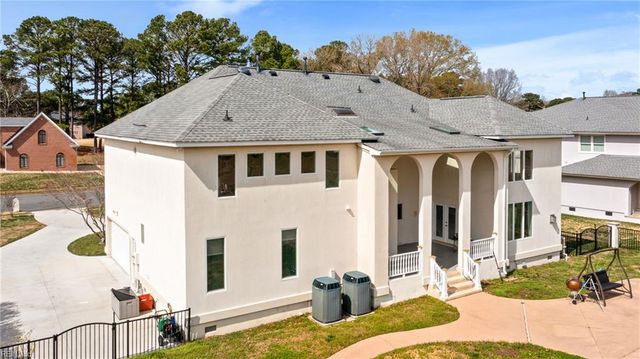 1207 Masters ROW, Chesapeake, VA 23320