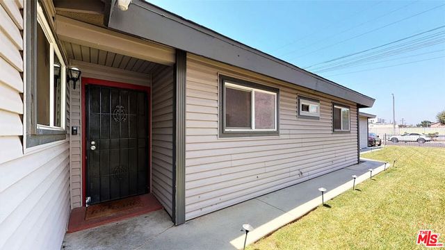 936 W 78th Street, Los Angeles, CA 90044