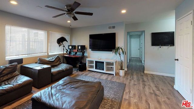 936 W 78th Street, Los Angeles, CA 90044