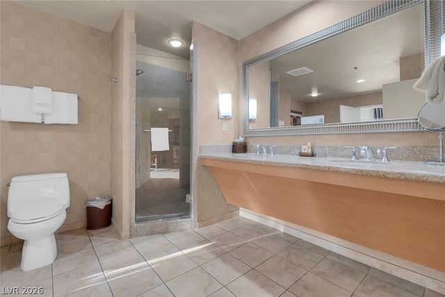 211 East Flamingo Road 304, Las Vegas, NV 89169