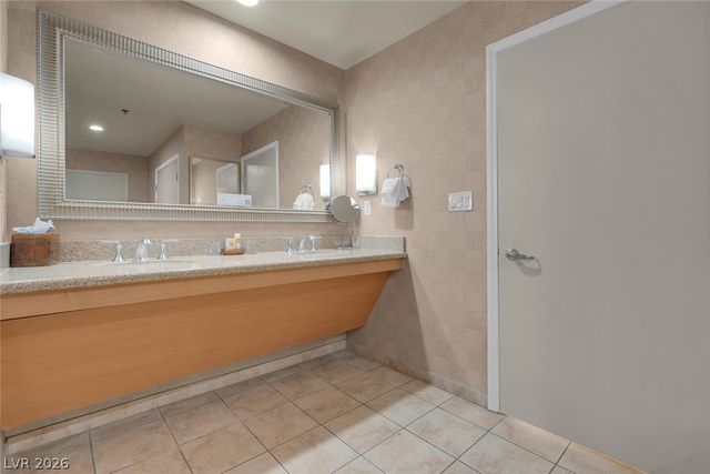 211 East Flamingo Road 304, Las Vegas, NV 89169