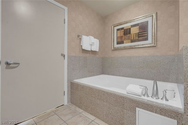 211 East Flamingo Road 304, Las Vegas, NV 89169