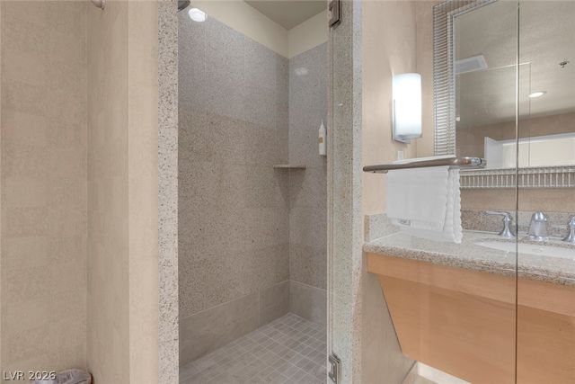 211 East Flamingo Road 304, Las Vegas, NV 89169