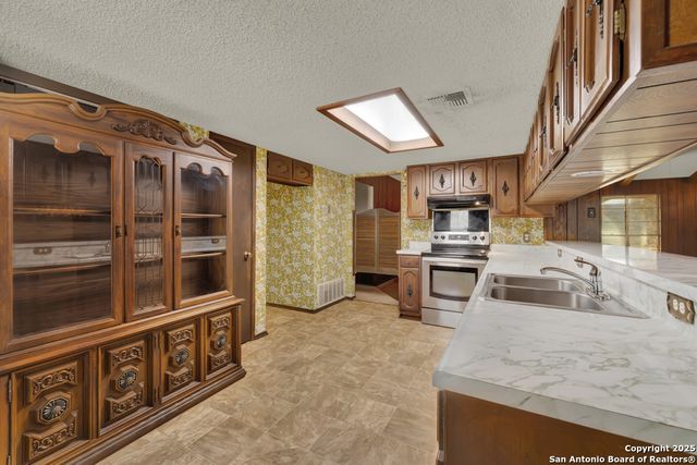 255 Brehm Ln, Cibolo, TX 78108