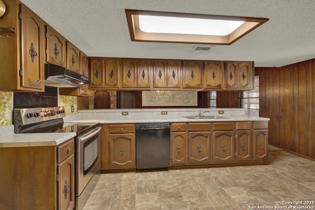 255 Brehm Ln, Cibolo, TX 78108