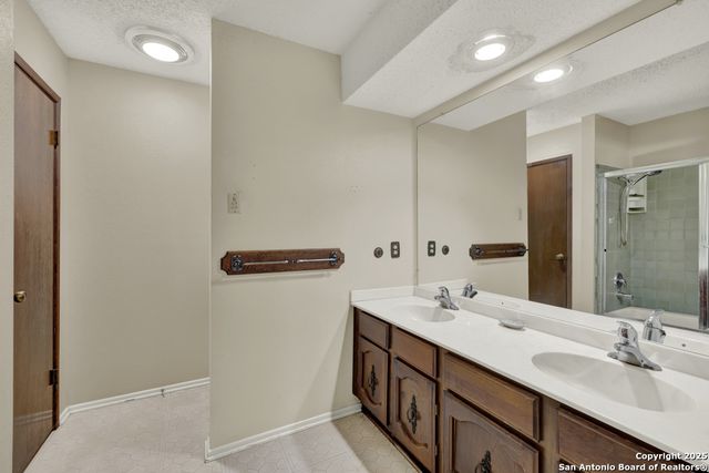 255 Brehm Ln, Cibolo, TX 78108