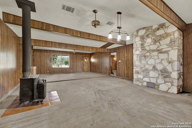 255 Brehm Ln, Cibolo, TX 78108