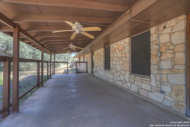 255 Brehm Ln, Cibolo, TX 78108