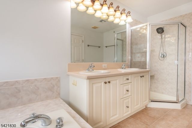 177 Brittany Ct, Clifton City, NJ 07013