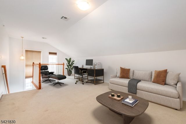 177 Brittany Ct, Clifton City, NJ 07013