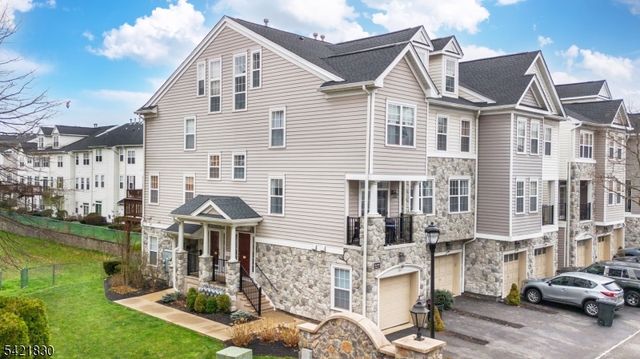 177 Brittany Ct, Clifton City, NJ 07013