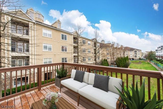 177 Brittany Ct, Clifton City, NJ 07013